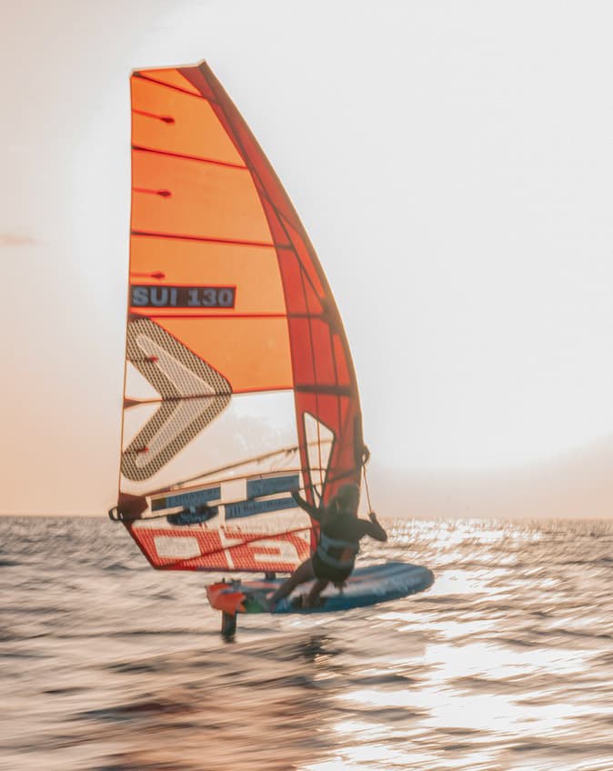 Elena Šandera foiling upwind
